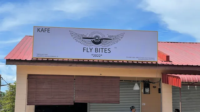Fly Bites Cafe
