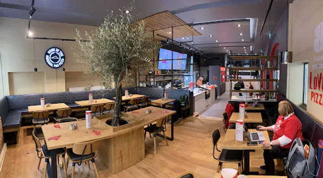 Pizza Hut Regensburg, Gesandtenstraße