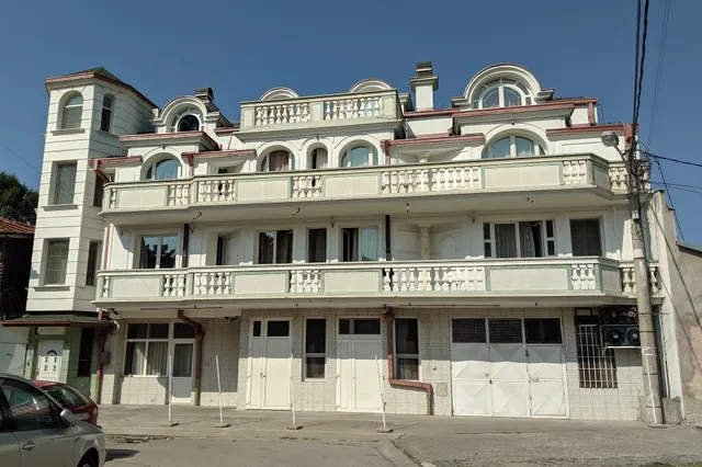 Day 'n' night hostel