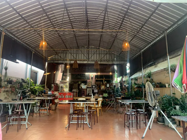 ร้านข้าวมันไก่ฮ่องเต้ & กาแฟสด Hongta restaurant Chiangrai