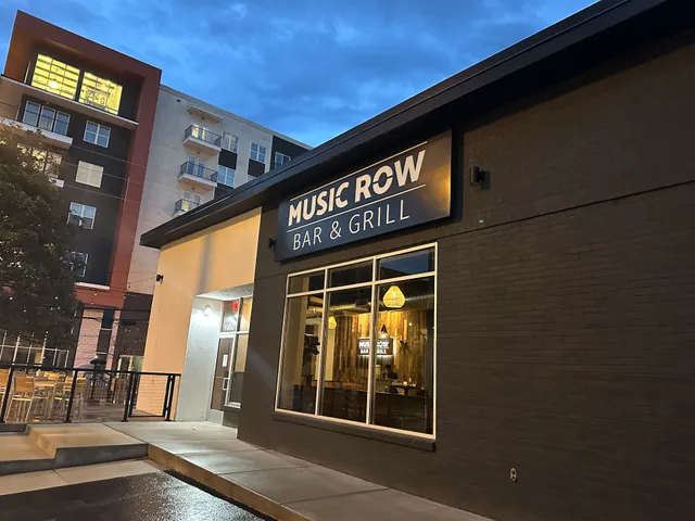 Music Row Bar & Grill