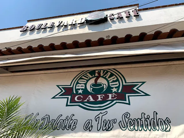 Boulevard Café