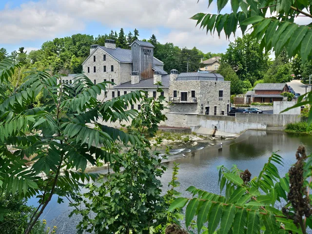 Elora Mill Hotel & Spa Parking