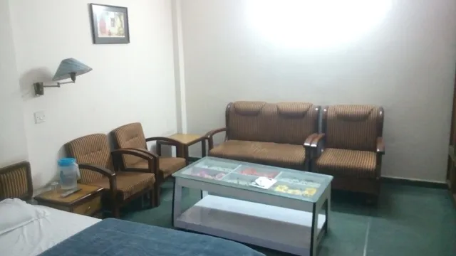 OYO 8623 Hotel Destination