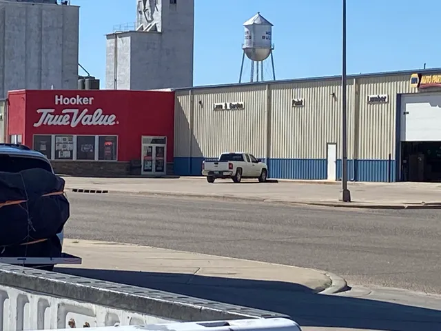 Hooker Hardware & Auto