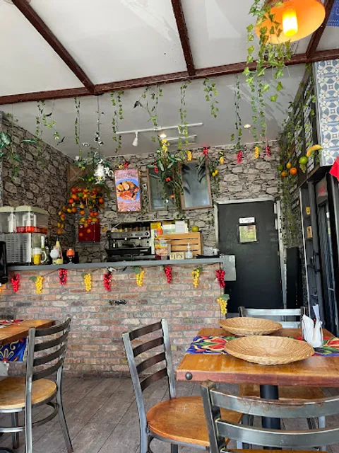 Del Puerto Mexican grill/Tacopolis