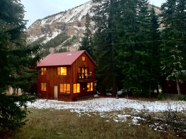 Lamar Valley Cabins