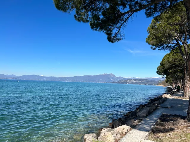 Lungolago da Lazise a Cisano