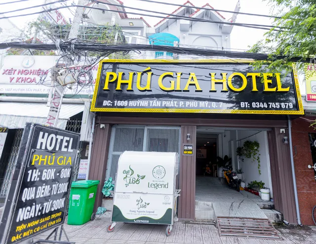 Phú Gia Hotel