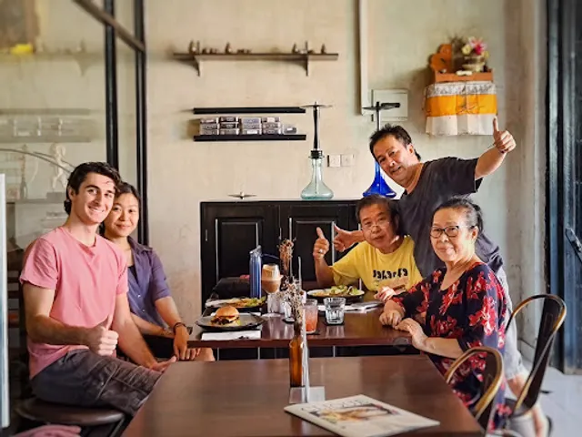 THE CLIQUE Coffee • Sandwich • Shisha