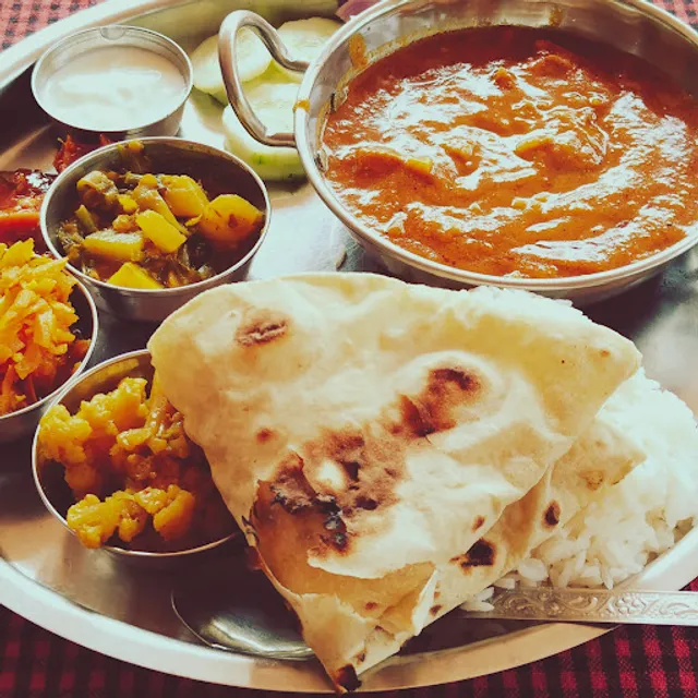 D'Raj restaurant huts & cottages