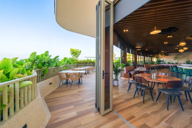 Mingle Eatery & Poolside