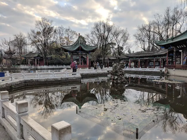 Green Lake Park in Kunming （West Gate）