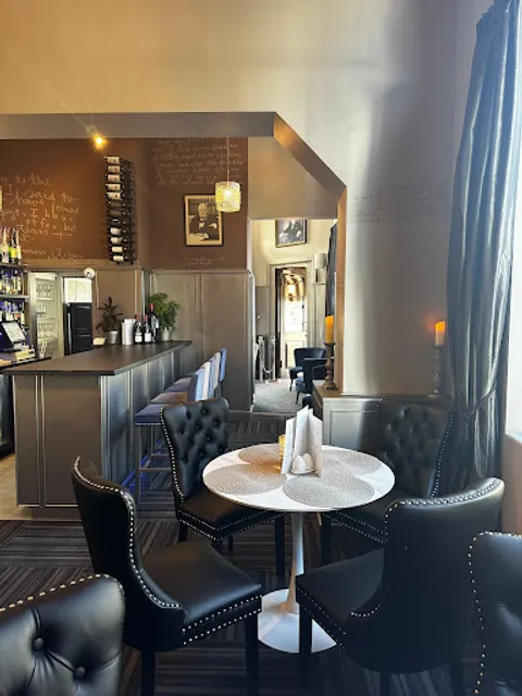 Churchills Lounge Bar & Restaurant