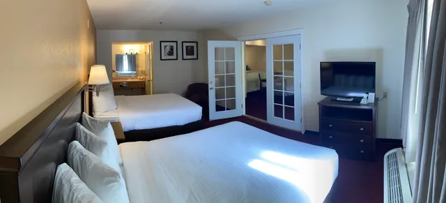 MorningGlory Inn & Suites