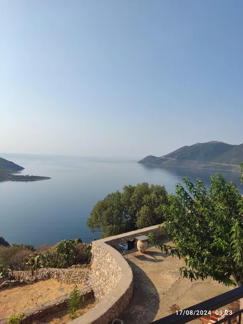 Unique Hideaway with Serene Panoramic views!