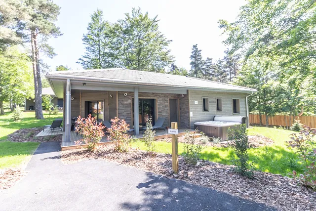 Les Lodges du Golf Chambon sur Lignon - Chalets - Piscine - Spa - Golf - Jacuzzi - Aires de jeux