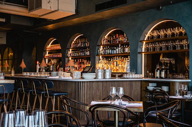 Lola's Italian & Bar