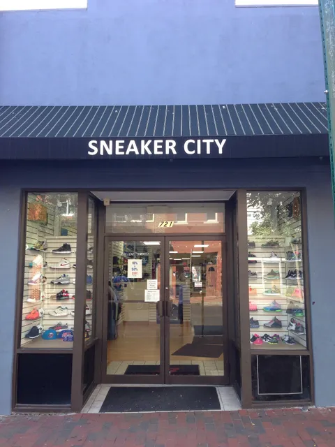 SNEAKER CITY