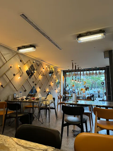 KATZ 卡司韓藝料理 · 美術園道 (韓式料理、韓式炸雞、韓式拌飯、韓式豆腐鍋)