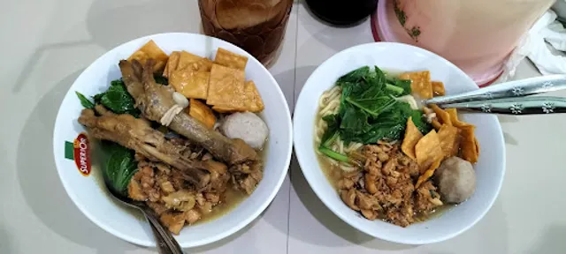 Bakso Solo Dan Es Campur Pak Sabar
