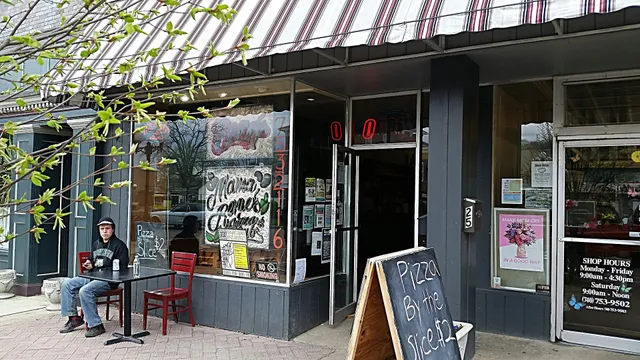 Mama Renie's Pizza - Nelsonvillle