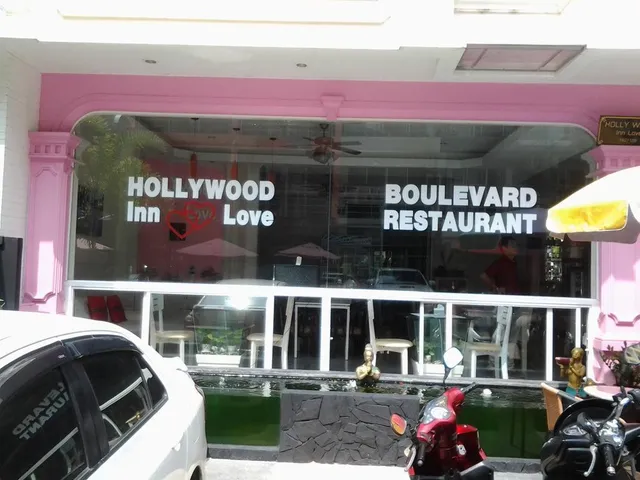 Hollywood Inn Love