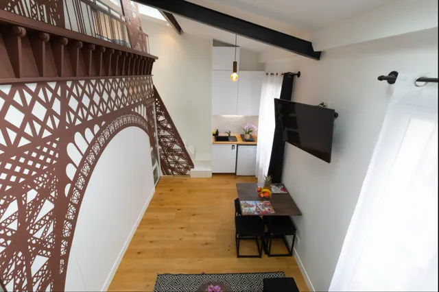 Beatrice et Emmanuel Meuble Eiffel