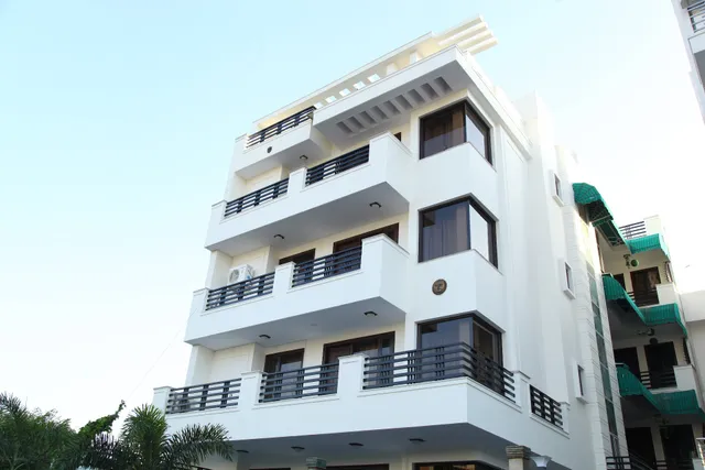 THE SUNRISE VIEW BY AURA