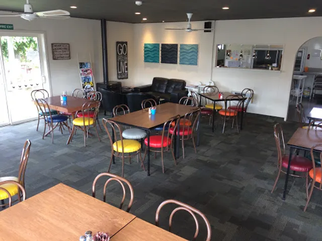 Black Swan Cafe/Waihola Motel