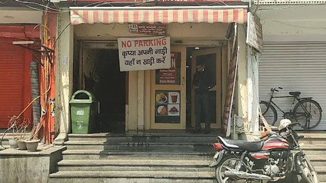 Radhye Shyam Chole Bhature Paharganj wale