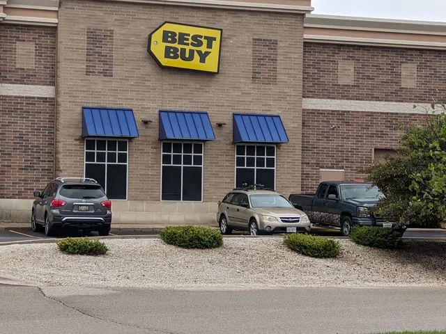 River Court Shopping Center