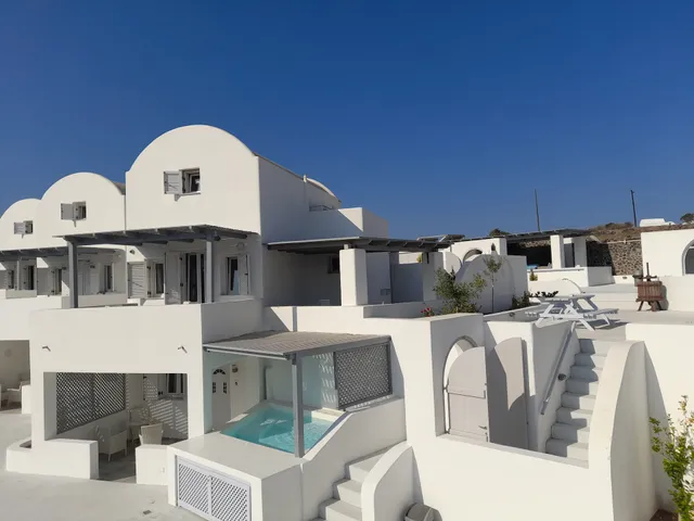 Sea Paradise - (Sea view & Private pools suites & villas) in Oia