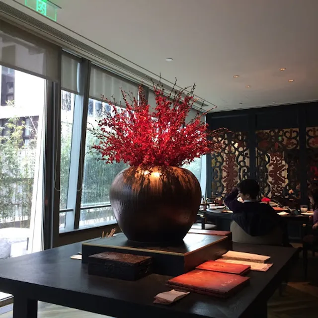 Xinrongji Nanjing West Road Branch