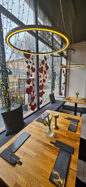 SASKA SUSHI • sushi Warszawa • bezglutenowe menu • jedzenie z dostawą • lunch • sushiburger