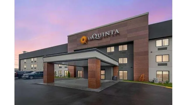 La Quinta Inn & Suites by Wyndham Nashville Airport