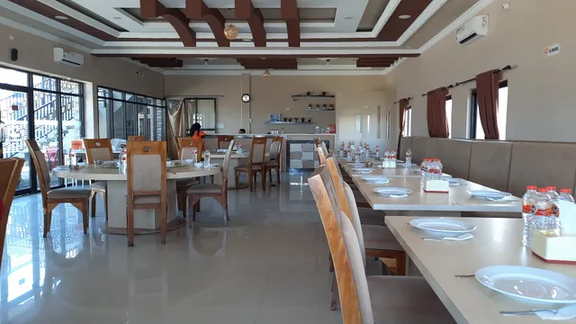 Kampoeng Seafood Ponjalae