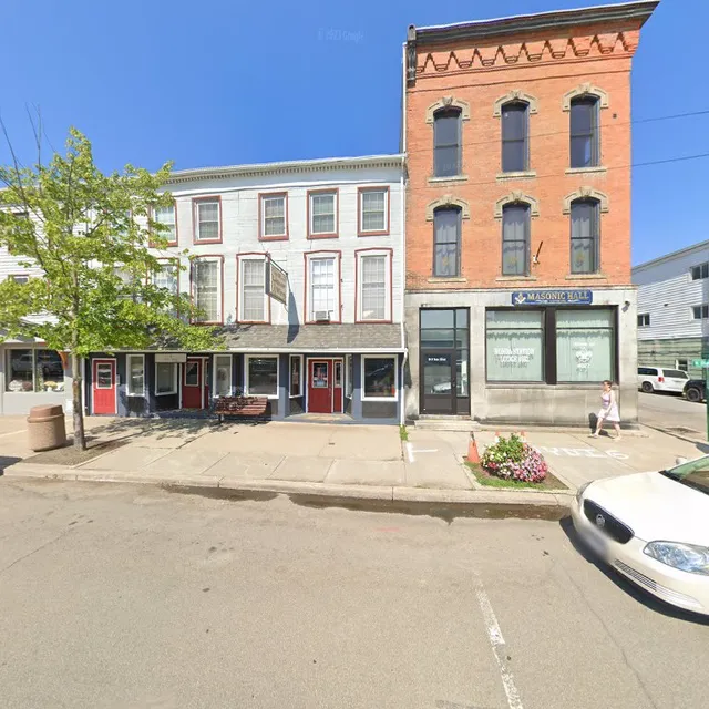 Lloyd & Lynn's Liquor & Wine