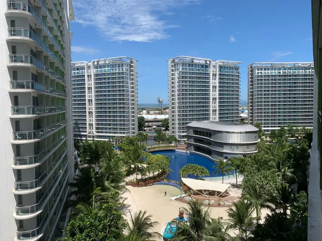 Rio West Tower - Azure Urban Resort Residences