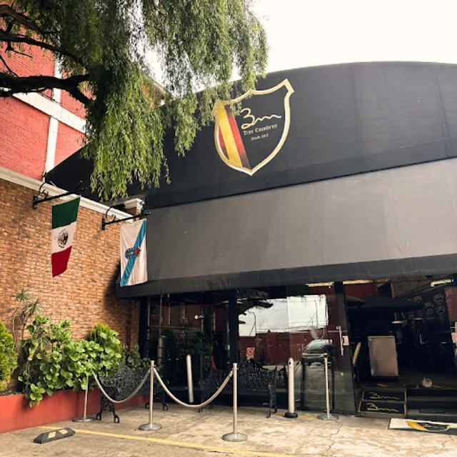 Tres Cumbres Serrano Ham