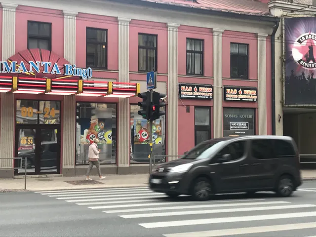 Has kebabs and restaurant