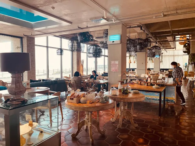 Tropical Hideaway Cafe