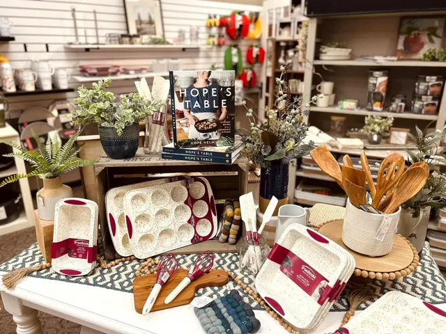 Ellies On Main/The Beehive