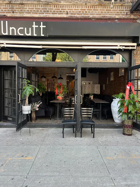 Uncutt Bar & Restaurant