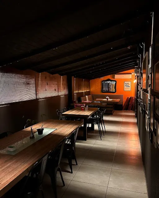 Hang Out • Gastro Pub