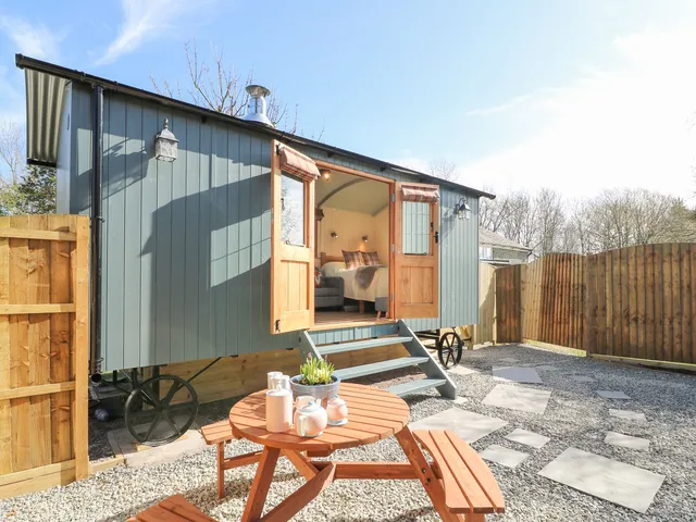 Tynewydd Bach and Tynewydd Cwt