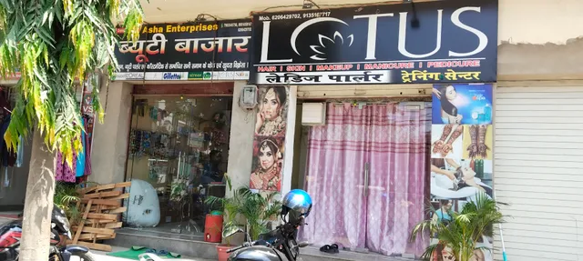 OYO 45530 Hotel Supriya International