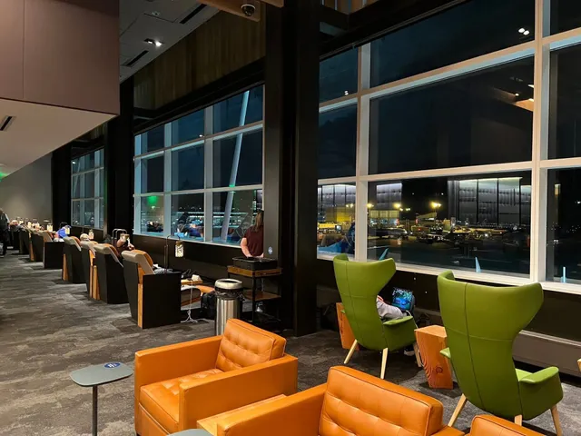 Alaska Lounge - Concourse N