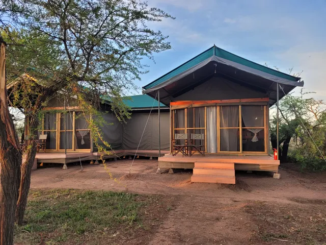 Angaata Seronera Camp