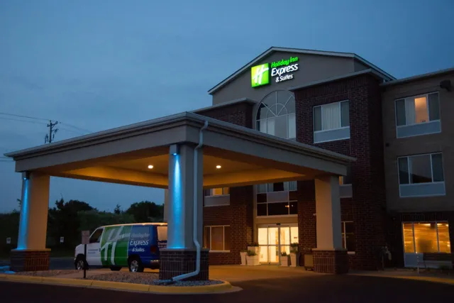 Holiday Inn Express & Suites Chanhassen by IHG